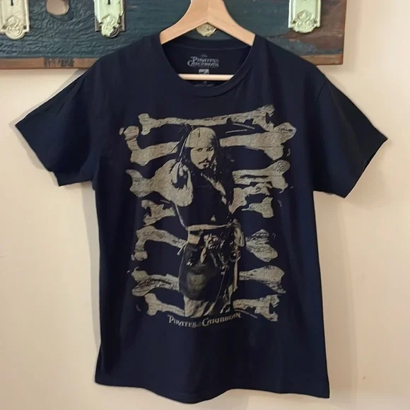 Disney Pirates of the Caribbean Johnny Depp T-Shirt Size Medium - Picture 4 of 9